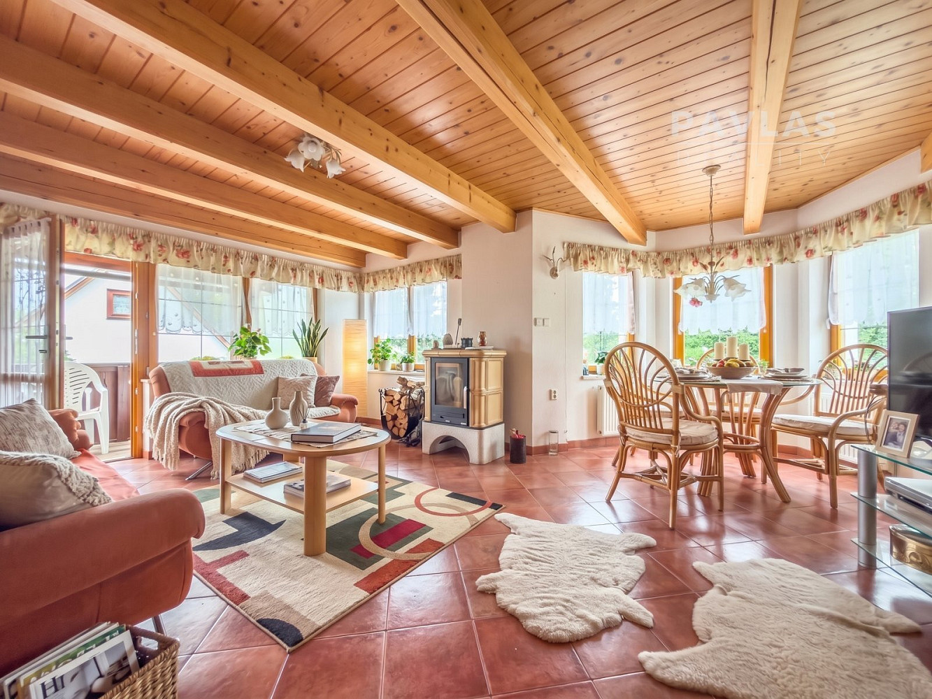 Prodej domu 240 m² s pozemkem 573 m² – fotografie 2