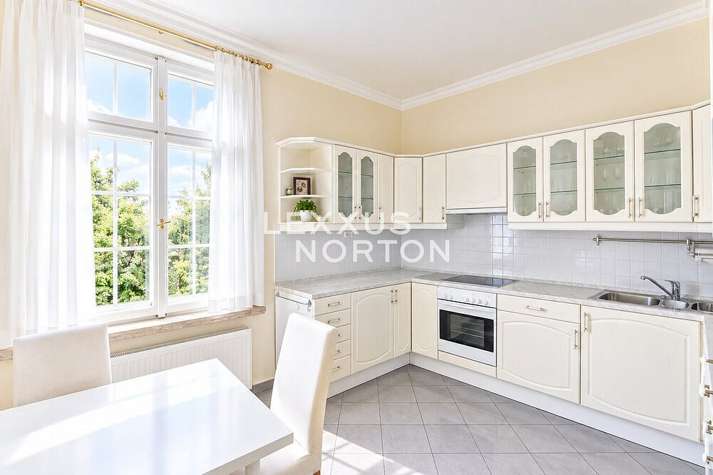 Pronájem bytu 3+1 150 m² – fotografie 2