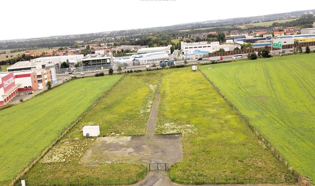 Pronájem komerčního pozemku 17 000 m², Nupaky – náhled fotky 2