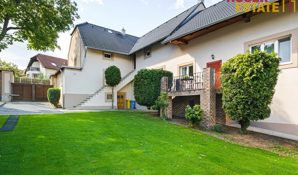 Prodej domu 194 m² s pozemkem 2 004 m², Horoměřice – fotka 1 z 27