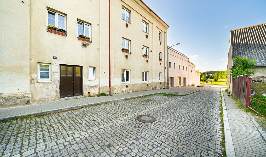Prodej bytu 3+1 87 m², Planá – fotka 1 z 17
