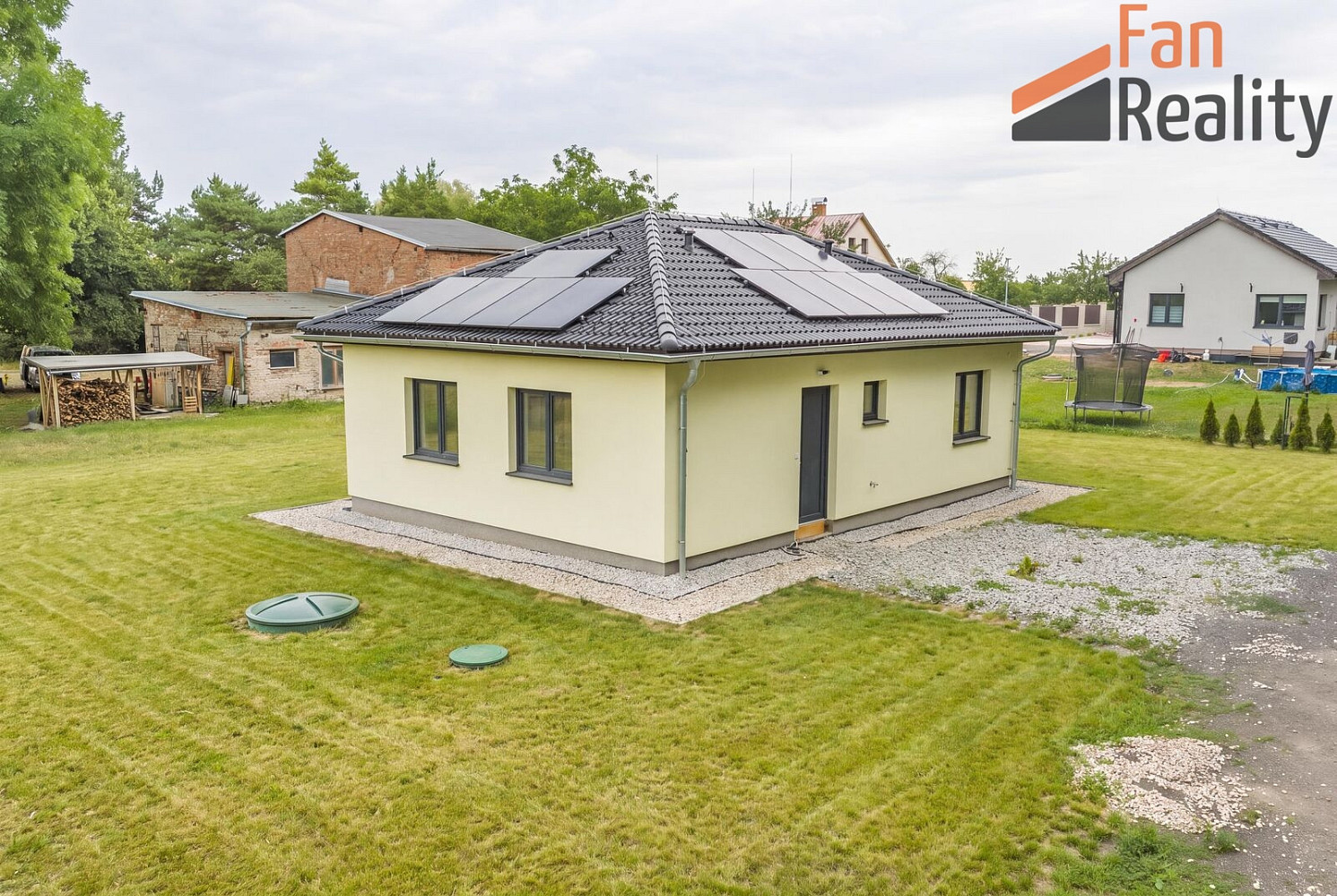 Prodej domu 68 m² s pozemkem 858 m² – fotografie 2