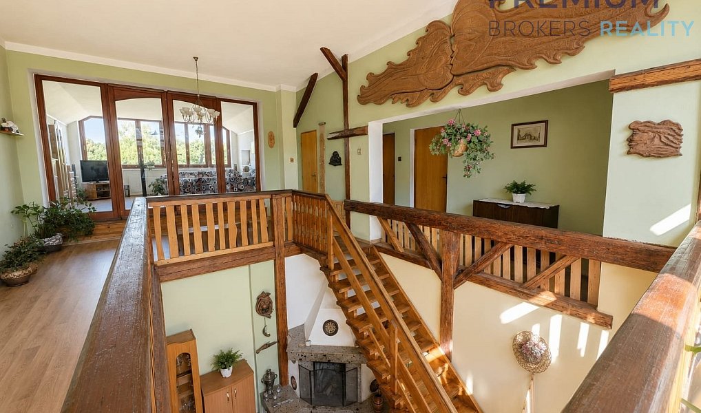 Prodej domu 440 m² s pozemkem 2 313 m², Měrunice – náhled fotky 8