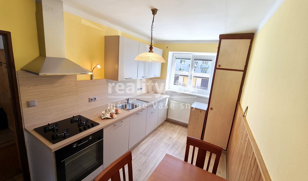 Pronájem bytu 2+1 58 m², Jičín – náhled fotky 2