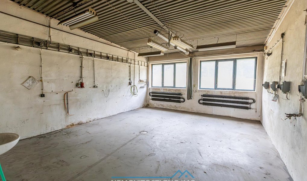 Prodej výrobních prostor 12 000 m², Hrušovany nad Jevišovkou – náhled fotky 21
