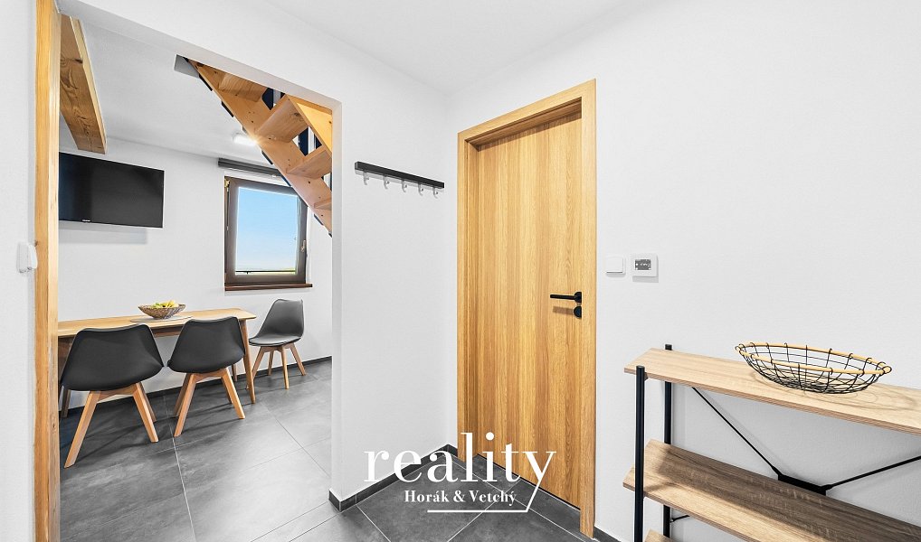 Prodej ubytovacího objektu 205 m², Perná – náhled fotky 13