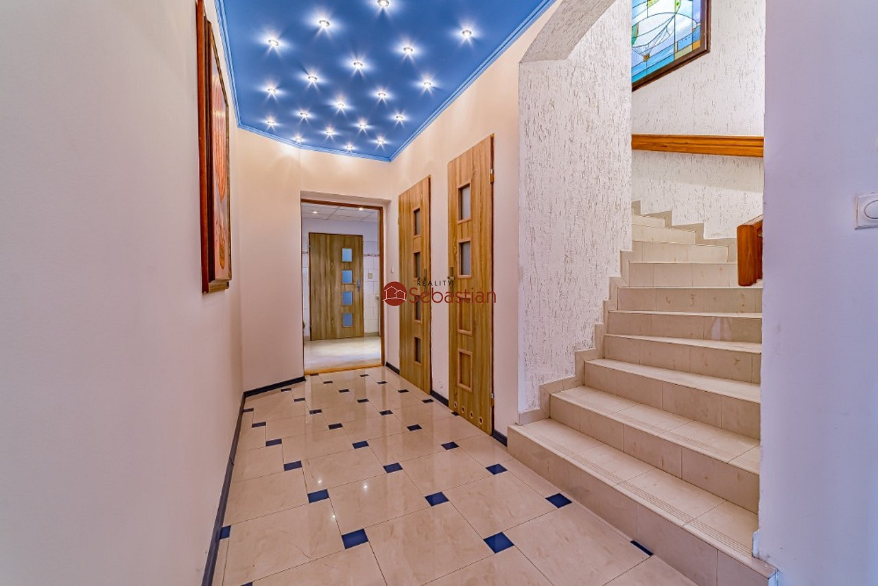 Pronájem kanceláře 216 m² – fotografie 3