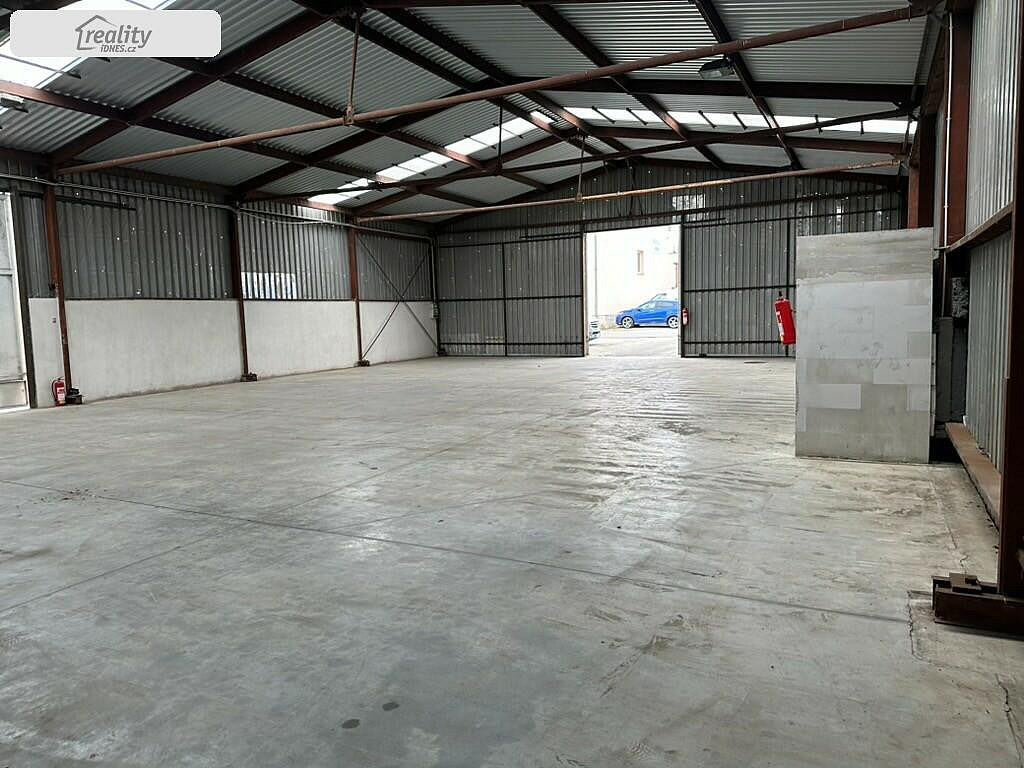 Pronájem skladovacích prostor 598 m²