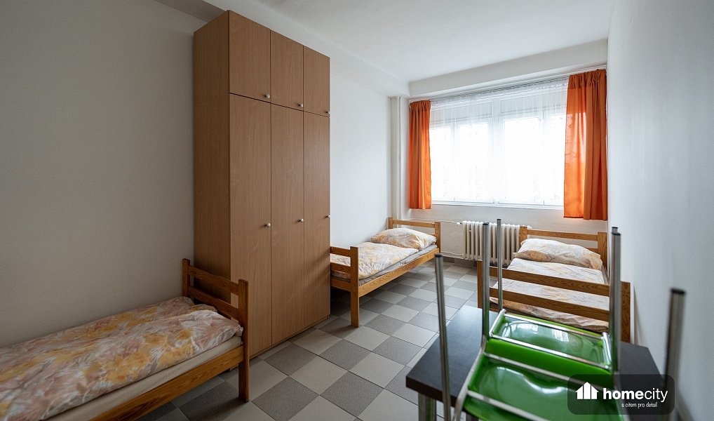 Prodej ubytovacího objektu 1 660 m², Hradec Králové – náhled fotky 9