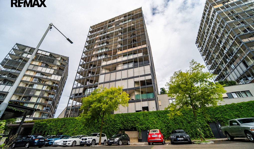 Pronájem bytu 1+kk 44 m², Praha – náhled fotky 16