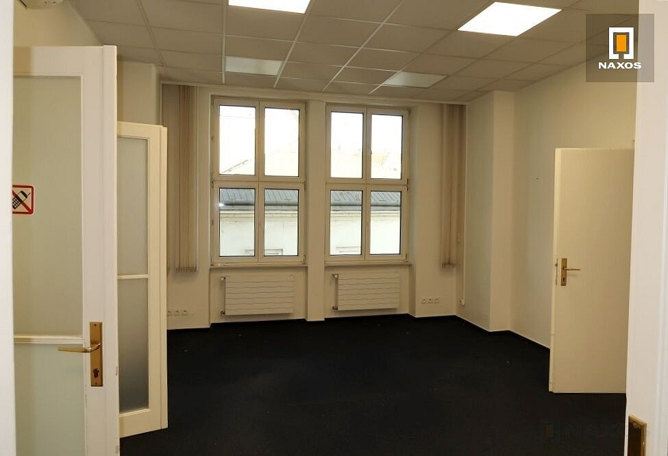 Pronájem kanceláře 135 m² – fotografie 2
