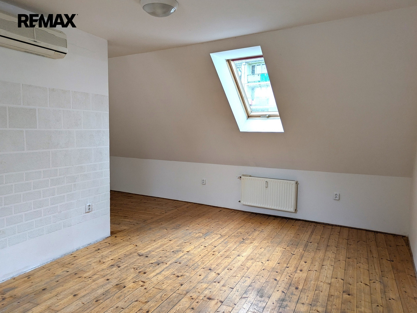 Pronájem bytu 1+1 65 m² – fotografie 3