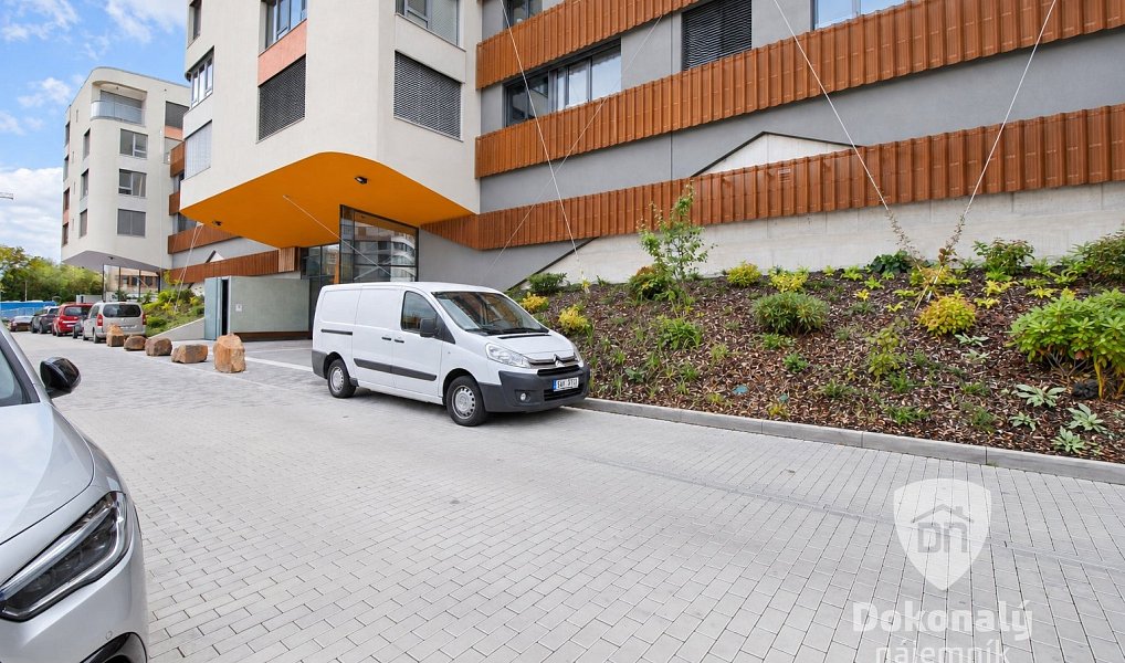 Pronájem bytu 1+kk 36 m², Praha – náhled fotky 19