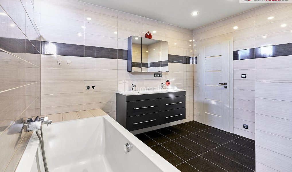 Prodej domu 136 m² s pozemkem 857 m², Nová Role – náhled fotky 10
