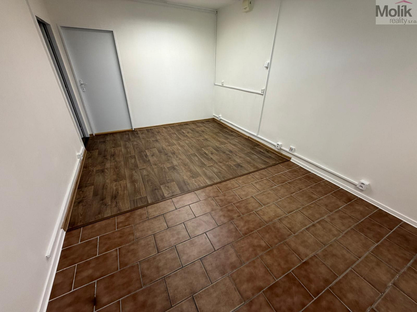Prodej kanceláře 55 m² – fotografie 2