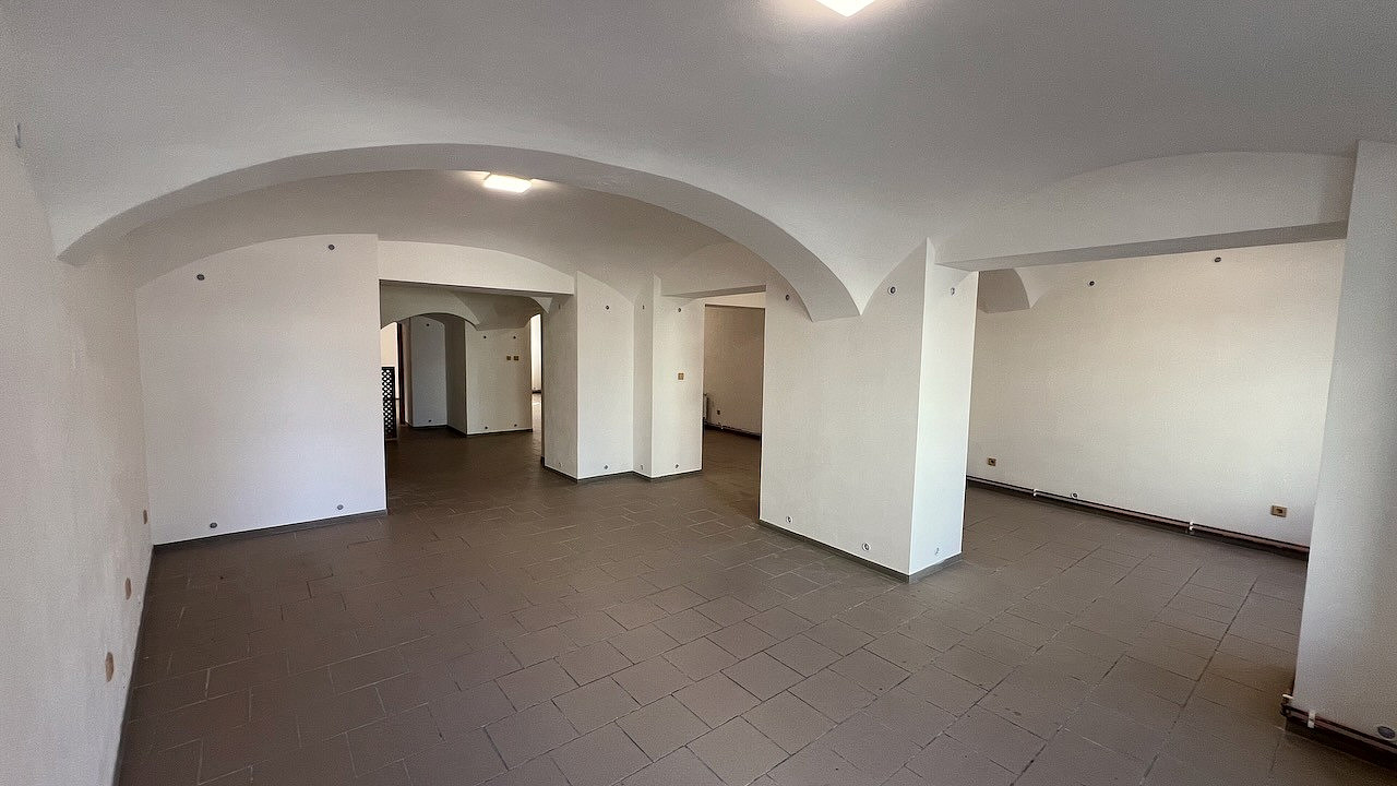 Pronájem obchodních prostor 154 m² — photo 2
