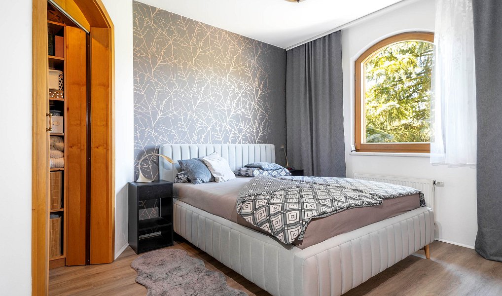 Prodej domu 237 m² s pozemkem 1 323 m², Horní Jelení – náhled fotky 3