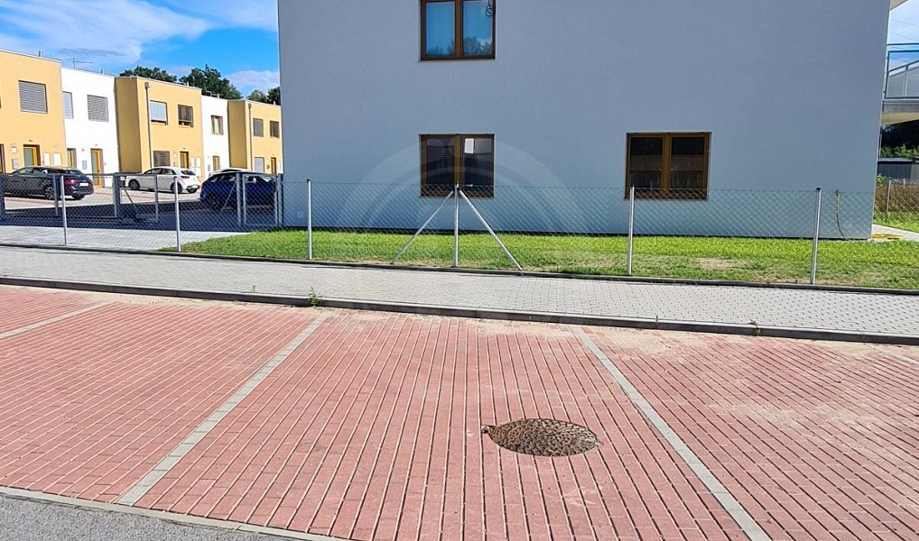 PRODEJ VENKOVNÍHO PARK. STÁNÍ Č. 13, MLADÉ, ČESKÉ BUDĚJOVICE, České Budějovice – náhled fotky 6