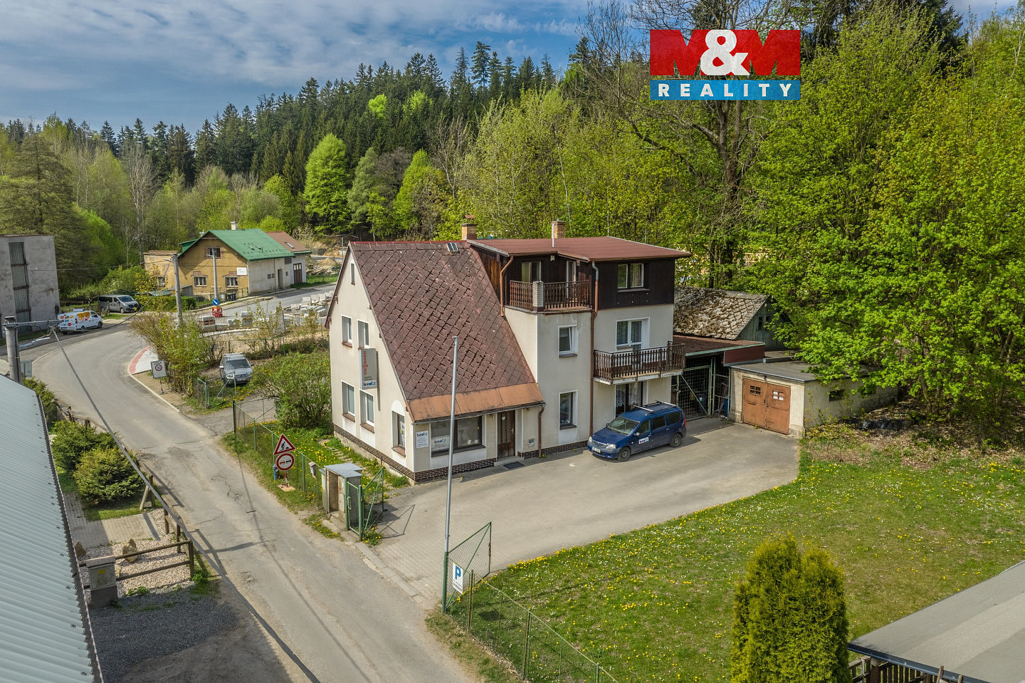 Prodej domu 200 m² s pozemkem 2 098 m²