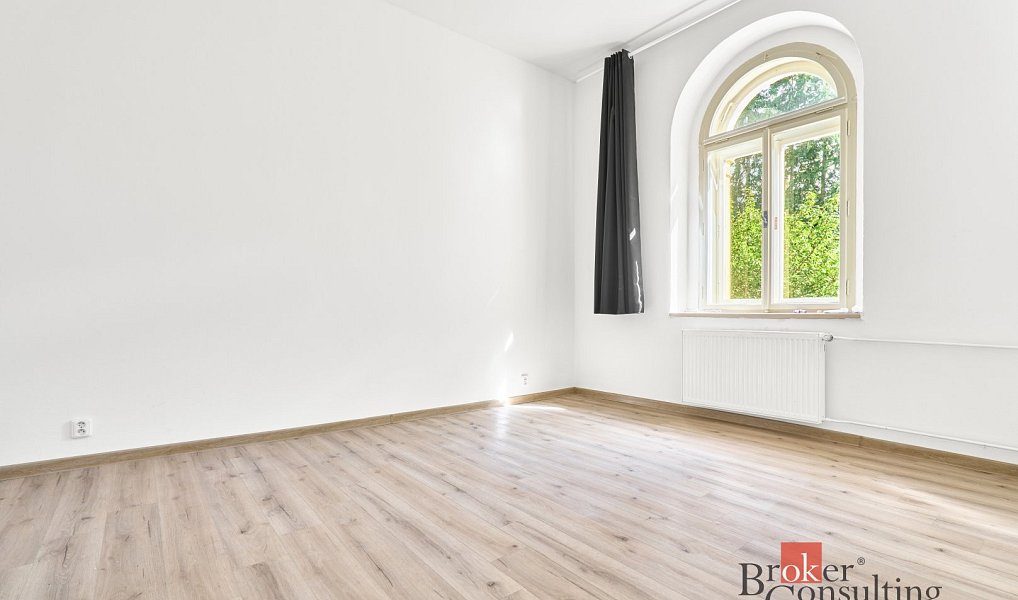 Prodej kanceláře 750 m², Nejdek – náhled fotky 6