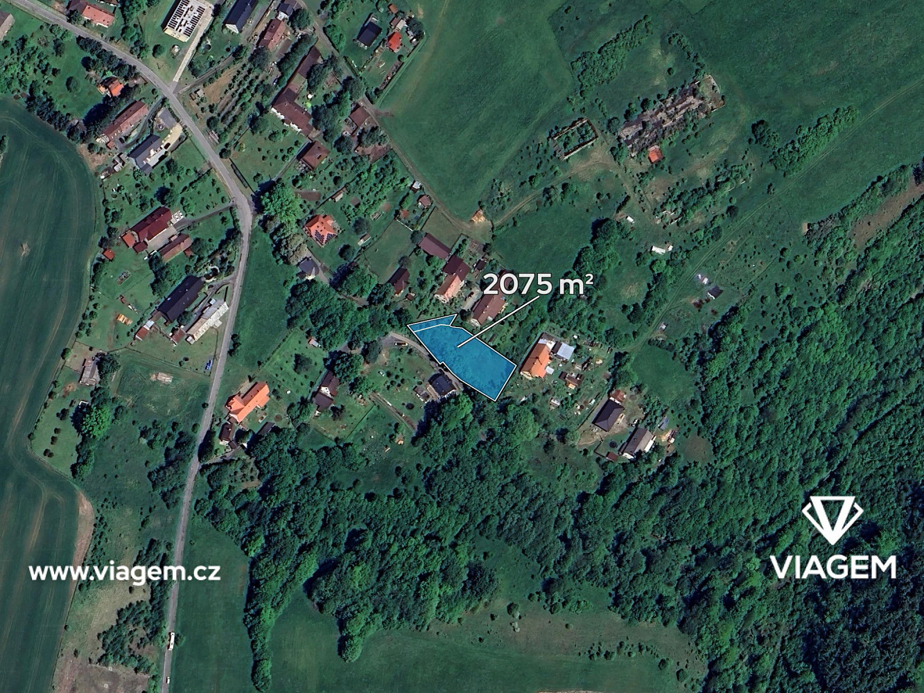Prodej stavebního pozemku 1 992 m² – fotografie 2