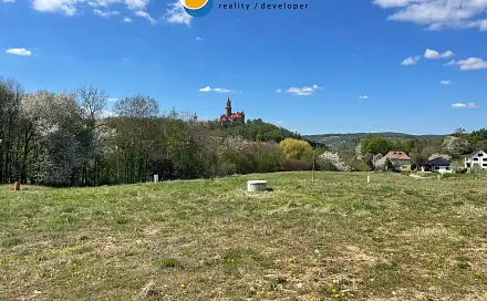 Prodej stavebního pozemku 1 563 m², Bouzov, okres Olomouc