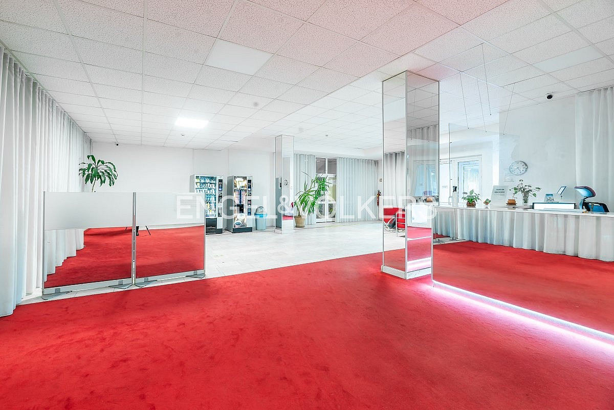 Pronájem kanceláře 350 m² – pohled 2