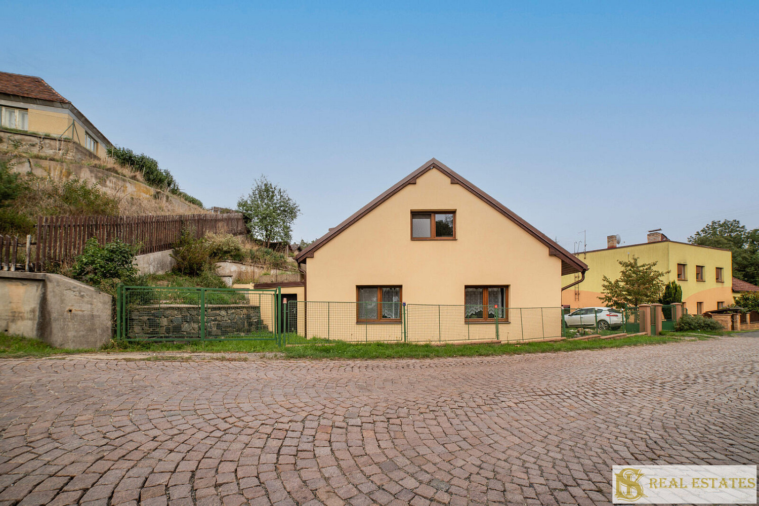 Prodej domu 185 m² s pozemkem 402 m² – fotografie 2