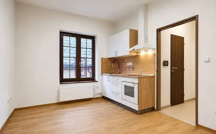 Pronájem bytu 1+kk 20 m², nám. Míru, Jindřichův Hradec - Jindřichův Hradec I