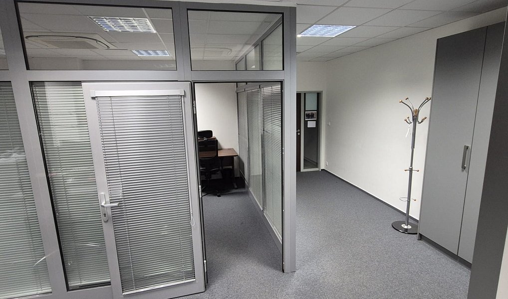 Pronájem kanceláře 191 m², Praha – náhled fotky 6
