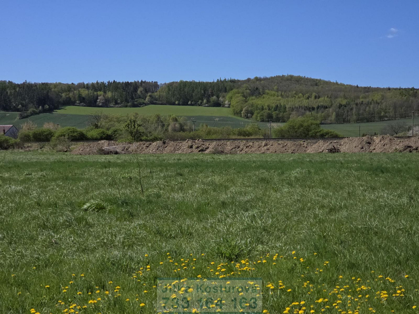 Prodej stavebního pozemku 1 000 m² – pohled 3