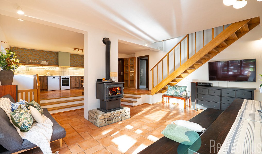 Prodej ubytovacího objektu 267 m², Kestřany – náhled fotky 3