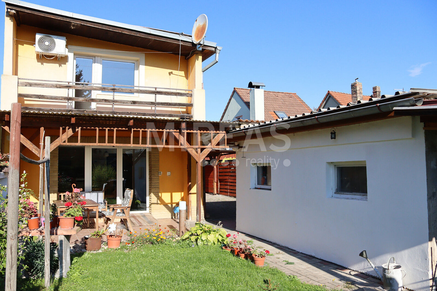 Pronájem domu 135 m² s pozemkem 378 m² – fotografie 2