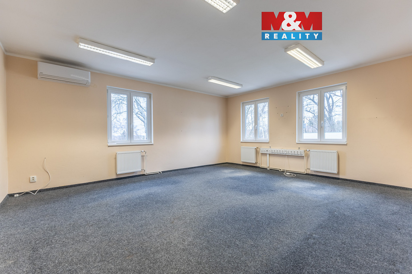Pronájem skladovacích prostor 255 m²