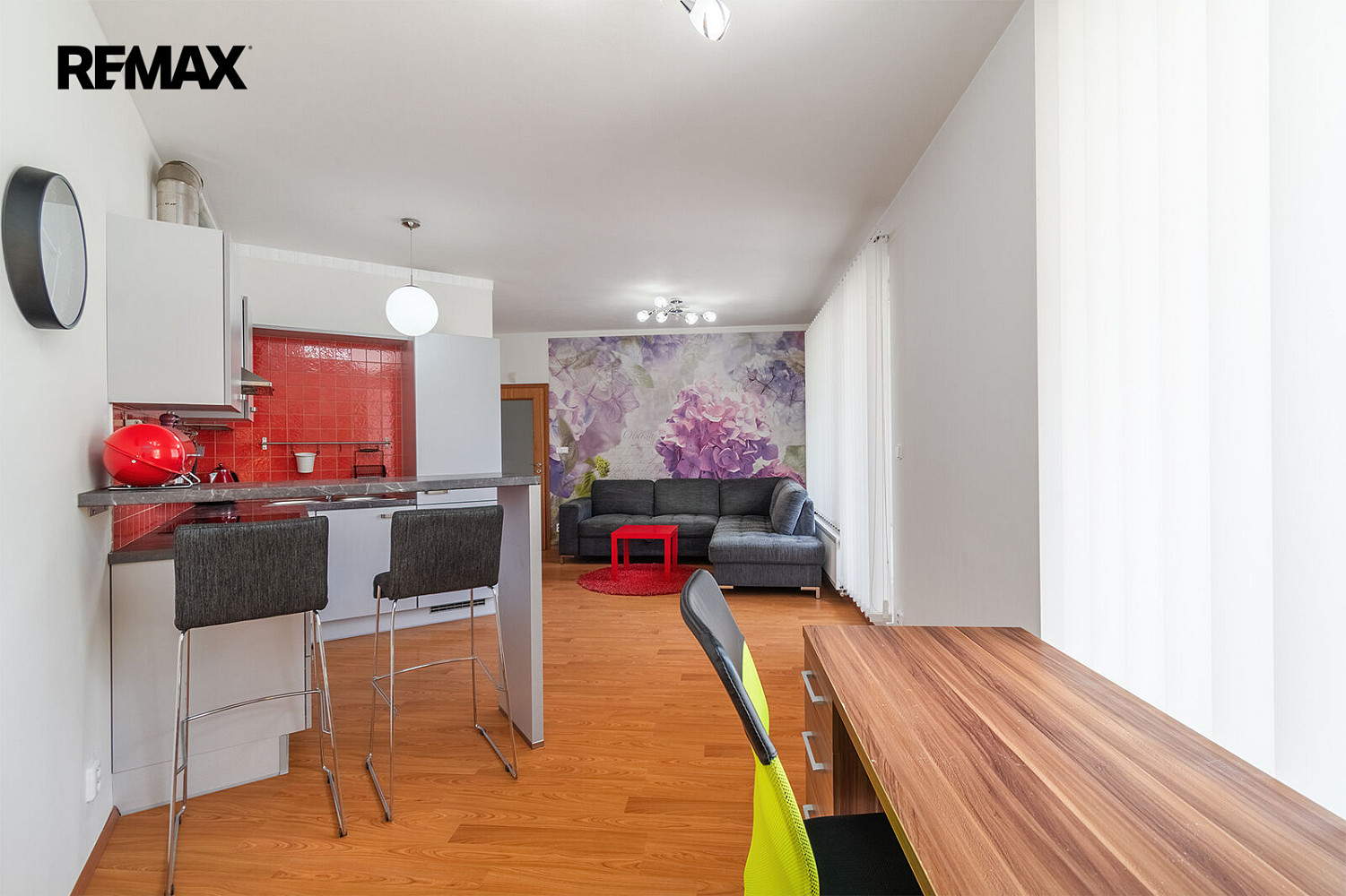 Pronájem bytu 2+kk 48 m² – fotografie 2