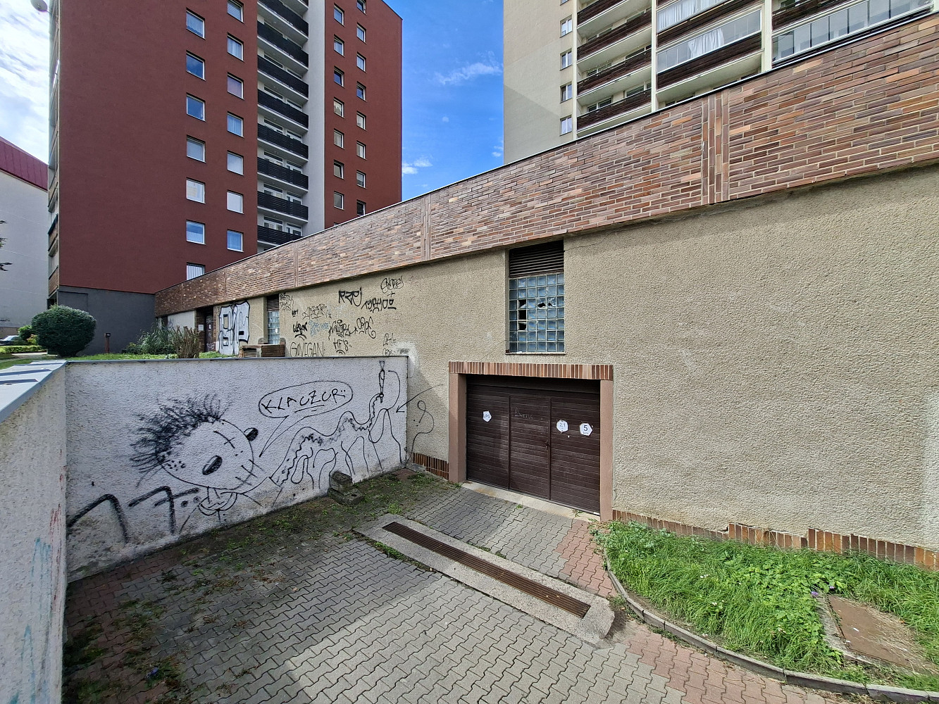 Pronájem garážového stání, 16m2 - ul. Ke Strašnické, Praha 10 – fotografie 2