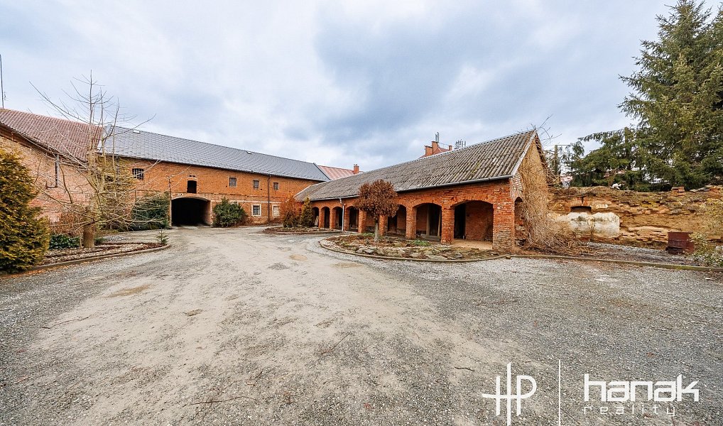 Prodej domu 521 m² s pozemkem 2 552 m², Náklo – náhled fotky 4