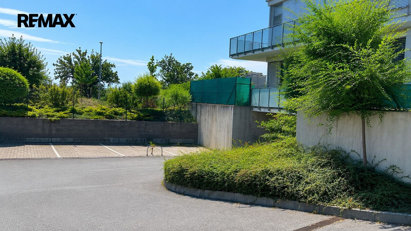 Pronájem parkovacího stání 17 m2, Jinočany, Praha - západ