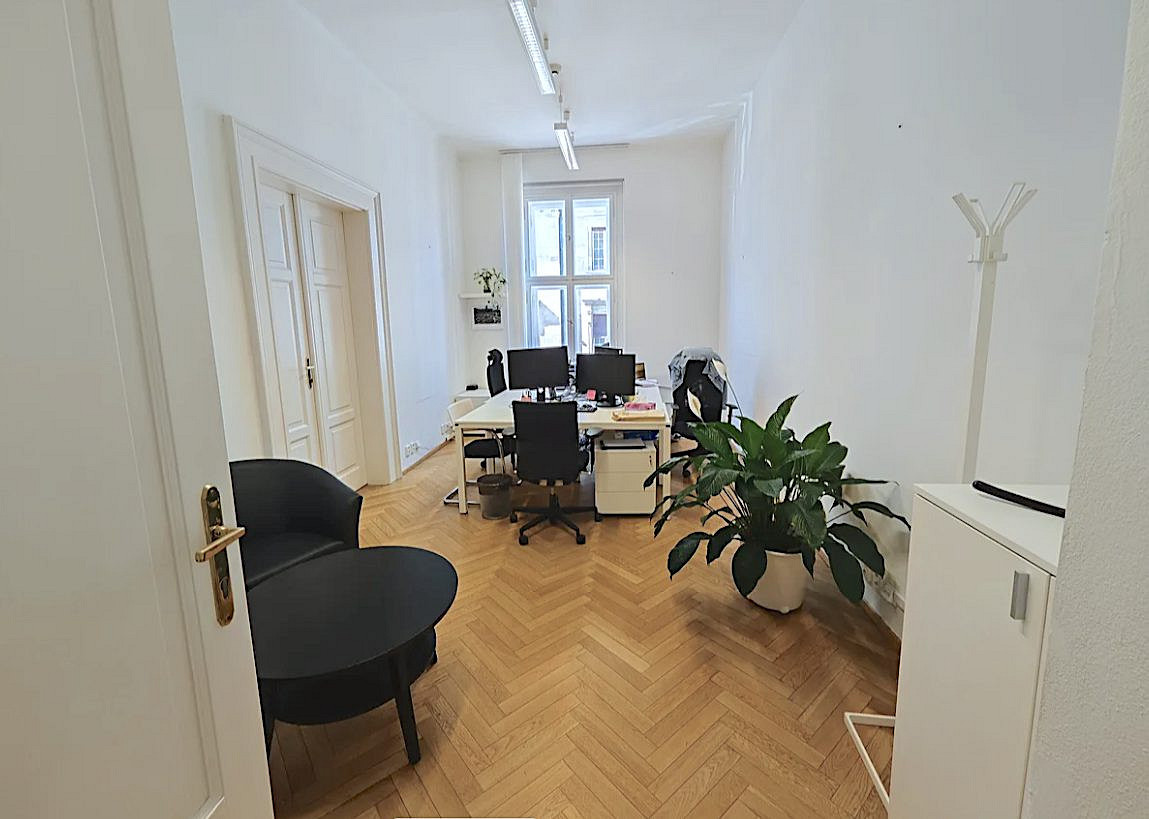 Pronájem kanceláře 373 m² – fotografie 3
