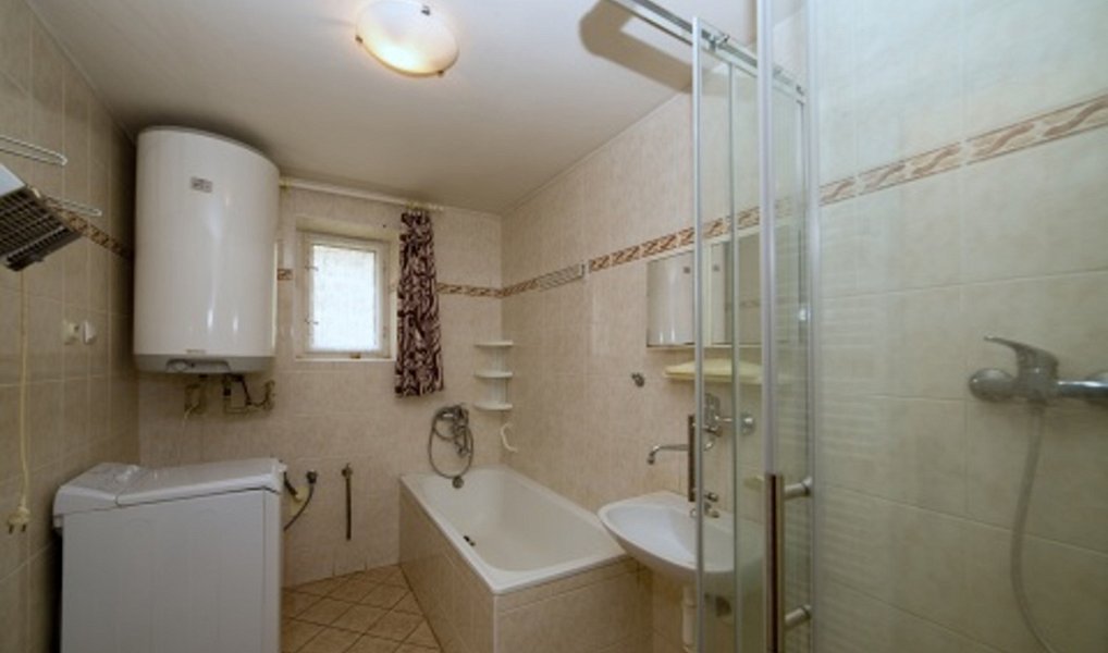 Prodej domu 255 m² s pozemkem 3 631 m², Divišov – náhled fotky 16