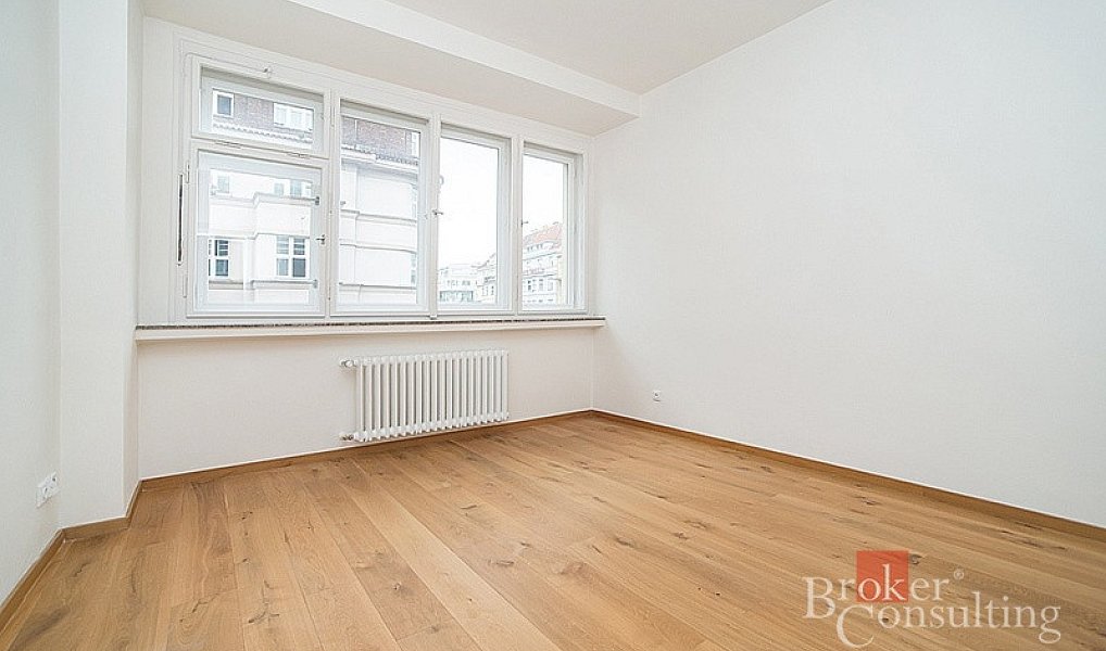 Pronájem kanceláře 110 m², Praha – náhled fotky 3