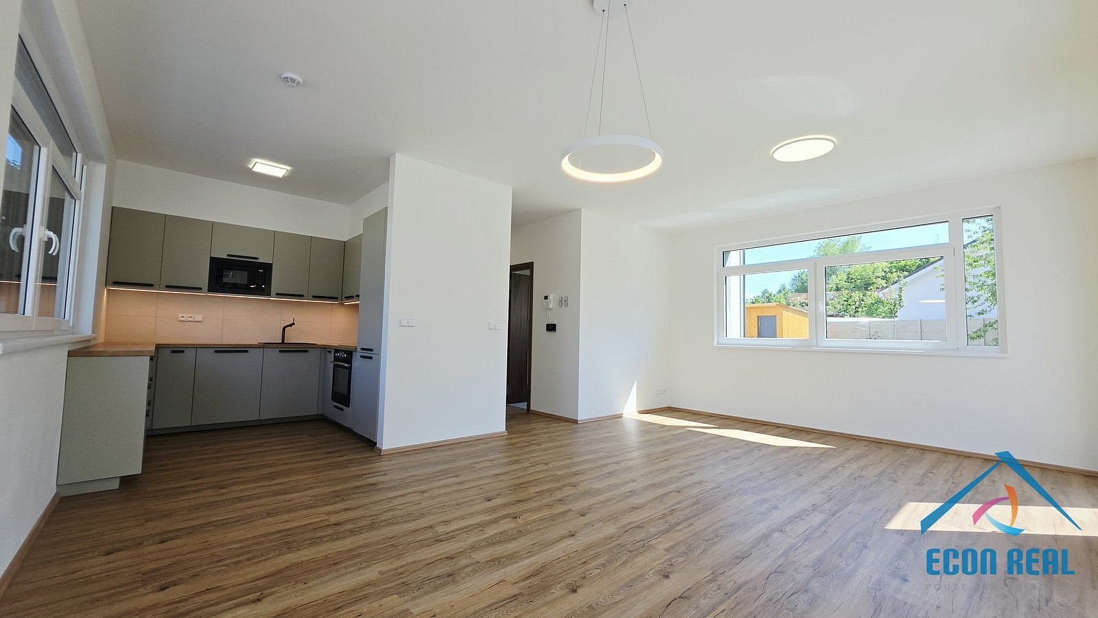 Pronájem kanceláře 92 m² — photo 3