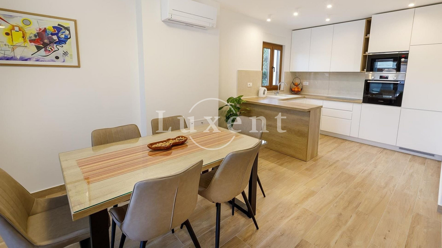 Prodej domu 450 m² s pozemkem 712 m² – další