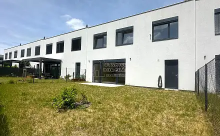 Pronájem domu 130 m² s pozemkem 230 m², Kurta Hubera, Praha 9 - Čakovice