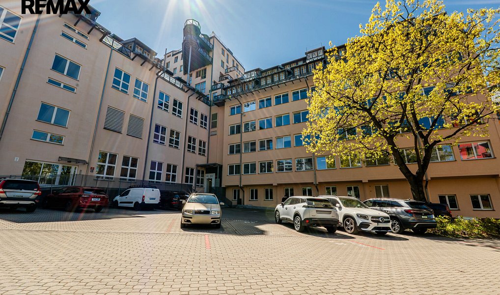 Prodej bytu 3+1 128 m², Praha – náhled fotky 2