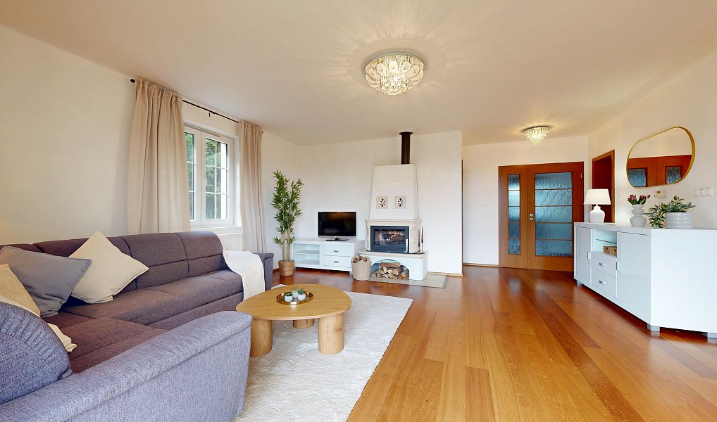 Prodej domu 225 m² s pozemkem 807 m², Bašť – náhled fotky 2