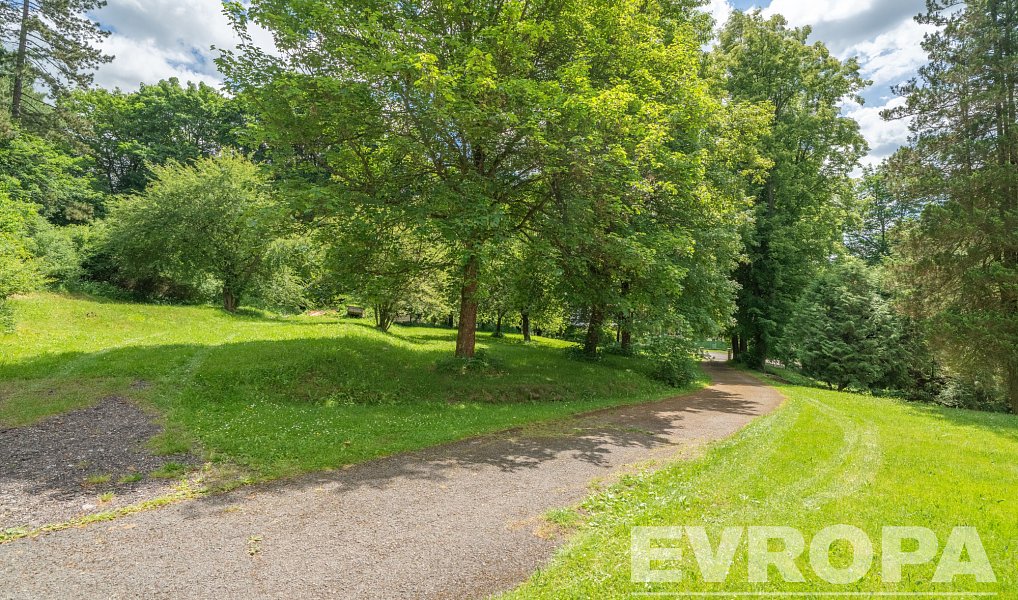 Prodej domu 320 m² s pozemkem 7 861 m², Hostinné – náhled fotky 9