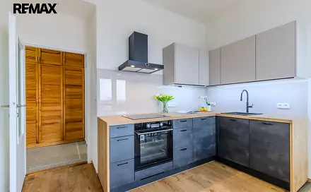 Pronájem bytu 2+kk 55 m², V Horní Stromce, Praha 3 - Vinohrady