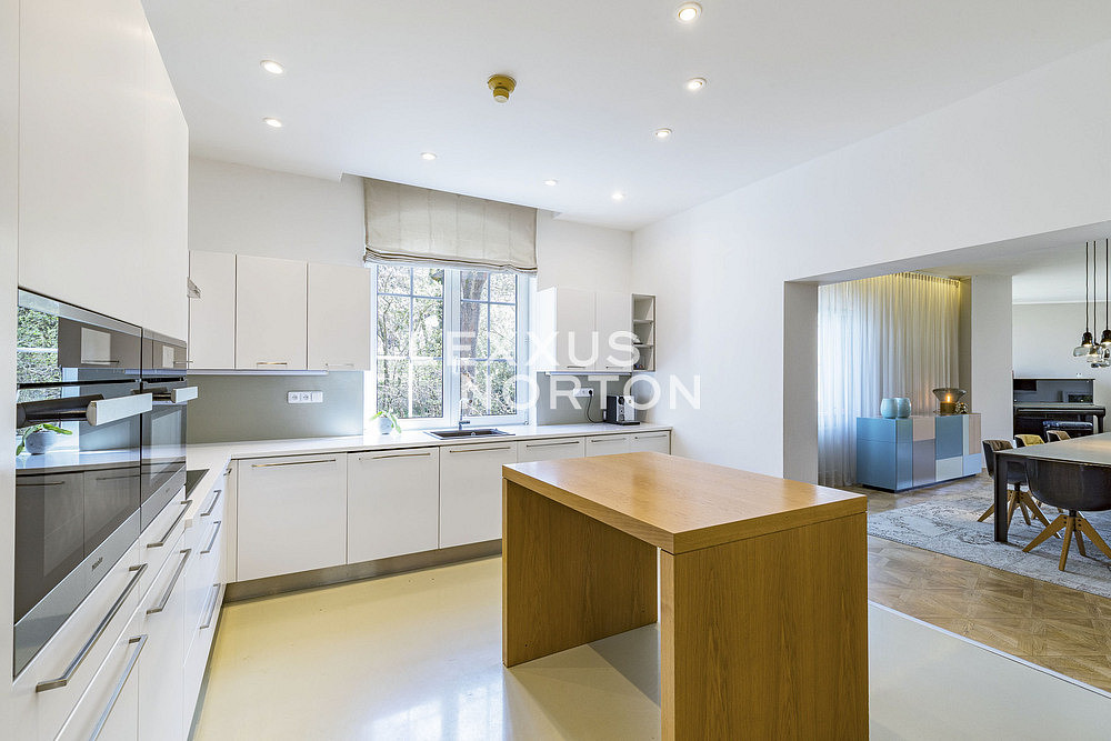 Pronájem domu 719 m² s pozemkem 2 500 m² — photo 2
