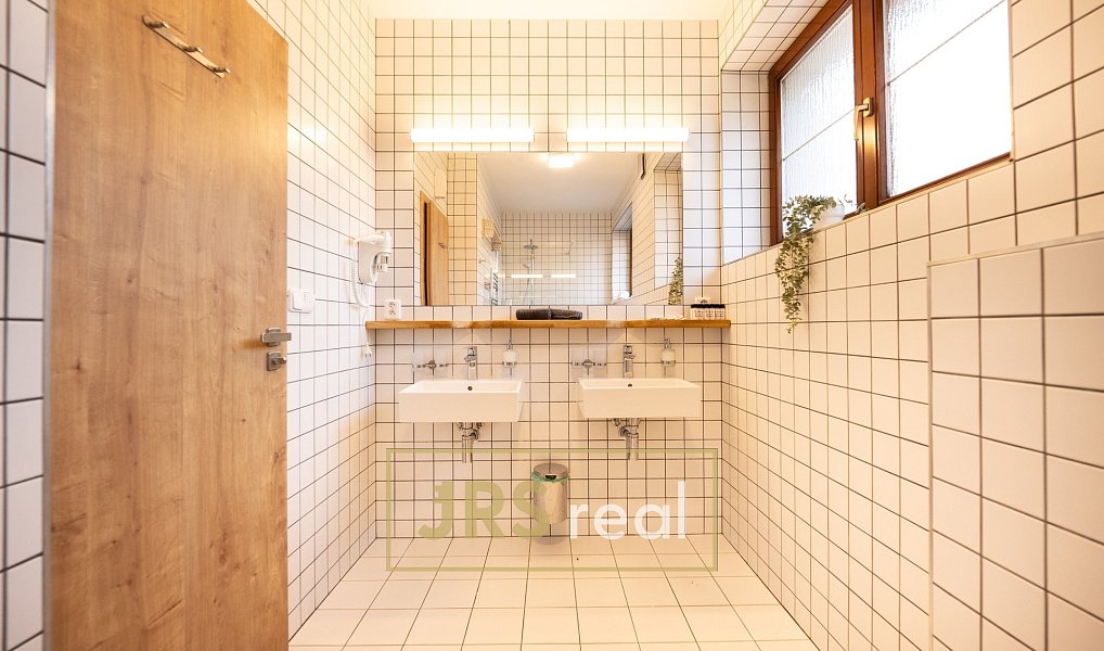Prodej ubytovacího objektu 530 m², Kurdějov – náhled fotky 6